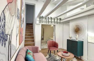 Chic Penthouse with Urban Charm & Rooftop - Foto 13