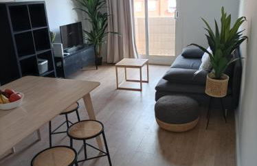 COOL! 5' to metro. 15' to Center/beach by metro. - Photo 1