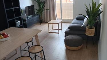 COOL! 5' to metro. 15' to Center/beach by metro. - Photo 1