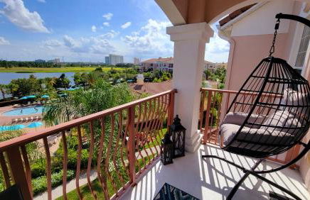 Top floor condo with view of lake, pool and fireworks! Next to Convention Center! - Foto 64