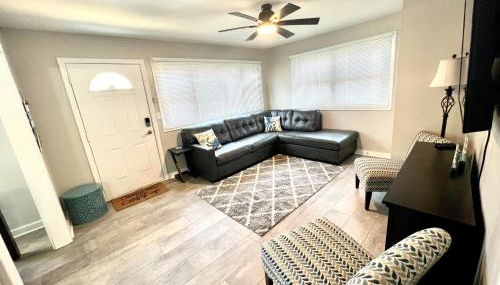 4/2 Home Close to Beach, Centrally located! - Foto 2