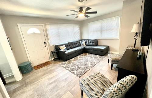 4/2 Home Close to Beach, Centrally located! - Foto 2