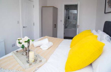 Bridge Court by Sterling Edge Apartments - Luxury Aparthotel - Stylish 1-bed Apartments - Balcony with Canal View or Private Garden - Free Parking - Foto 43