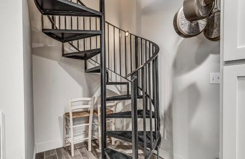 Cozy 1-Bedroom Retreat in Tulsa - Photo 12