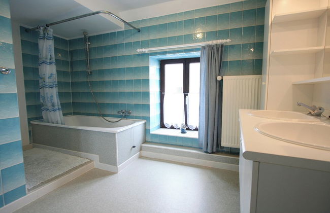 Winenne Home With Hot Tub - Photo 32