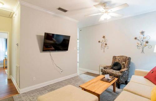 Hazel's Happy Hideaway- Midtown Mobile! - Foto 10