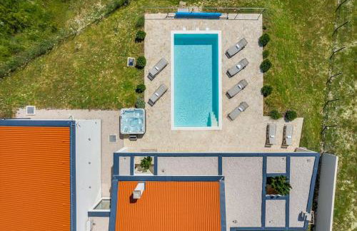 Luxury Spa Villa w Heated Pool, Jacuzzi & Sauna - Photo 54