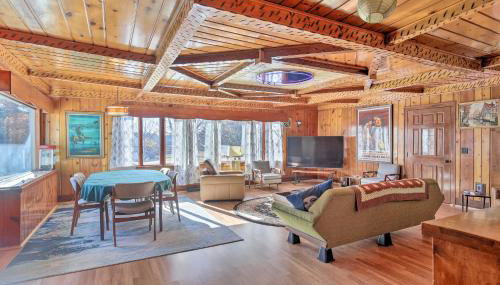 Retro Rhinelander Lake Retreat with Fire Pit! - Foto 1