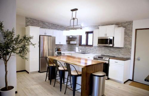 Whole House Aurora View with Hot tub, Sauna and AC - Photo 1