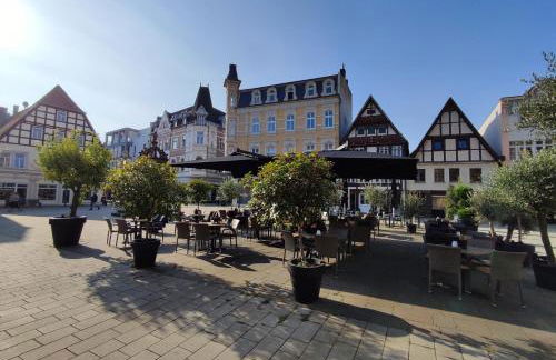 Flair Apartments 'FACHWERK & FLAIR' - Altstadt-Apartment 78 qm für Urlaub oder Geschäftsreise, Innenstadtlage, ruhig, modern, 900 m Bahnhof, 24 Std Check-in, WLAN, Streaming, Küche, Regendusche, 2 x Doppelbett, direkt am neuen Markt in der Altstadt - Foto 31