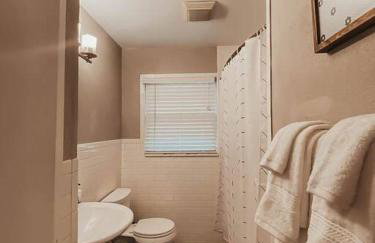 The Burrow-Cozy 3 BDRM HM - Free Parking - Foto 3