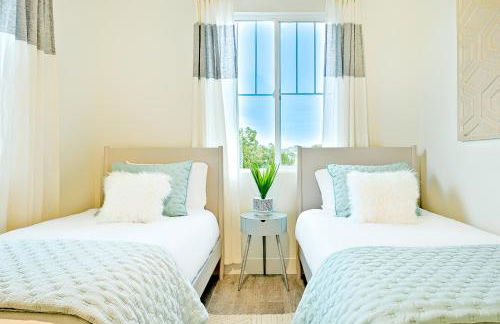 Modern 4BR - Private Balcony - Garage Parking - Foto 14