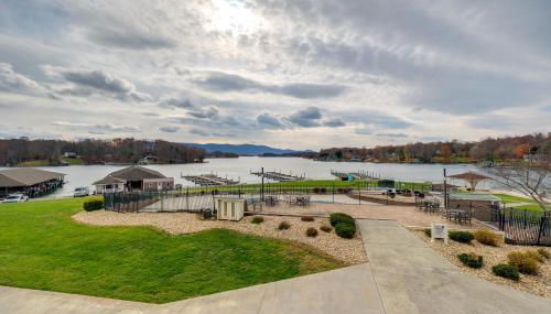 Top-Floor Balcony and Serene Views Huddleston Condo - Foto 3