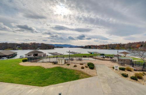Top-Floor Balcony and Serene Views Huddleston Condo - Foto 3