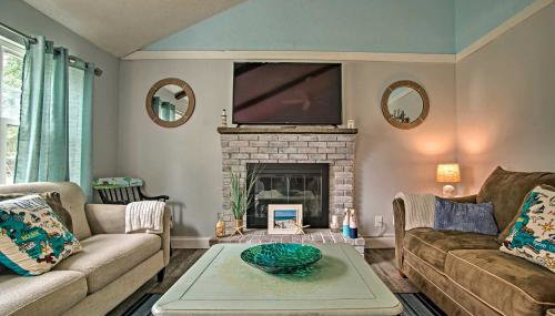 Walk to Haigis Beach Cape Cod Retreat with Deck! - Foto 4