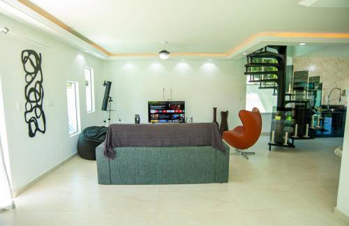 Casa com Piscina, Quadra de Areia e Churrasqueira - Foto 6