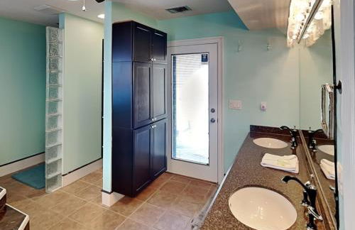 Lion On The Beach - Photo 10