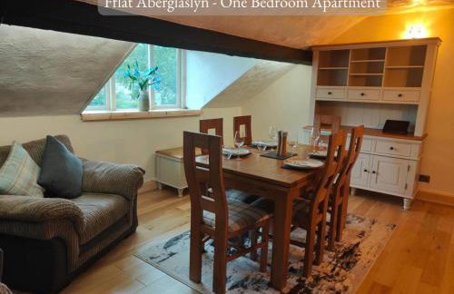 Llew Accommodation - The Townhouse - Photo 11