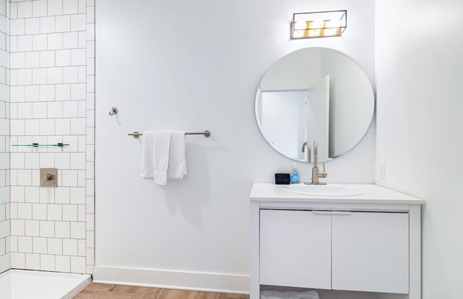 Dual Bachelor Pads w Rooftop Lounge Games Sleeps 26 5 Min to Broadway - Foto 37