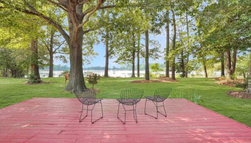 Spacious 3BR with Dock on Working Farm with Pool Table - Foto 4, Garden view