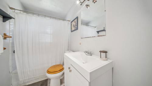 Cozy two bedroom one bath - Photo 3