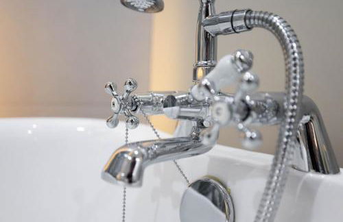 The Secret Garden, Donaghadee - The Hideaway - Stylish 5-Beds, and Lavish 3-Bedrooms - Guests 7 - Super Fast Speed Wi-FI - Foto 64