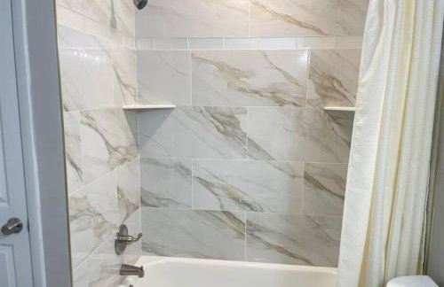 King Bed Suite, Fireside Hot Tub, Gameroom - Foto 14