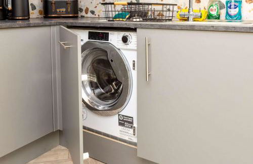 Modern & Stylish 3 Bedroom Home in Peterborough - Photo 16