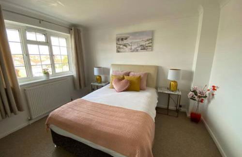 Holes Bay Nature Reserve, Poole, right next to the Water - Photo 12