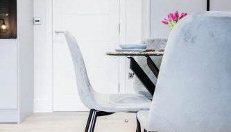 The Booker Retreat - Bright 1BR Top Floor Apt with Free Secure Underground Parking - Foto 3