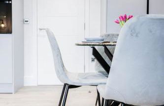 The Booker Retreat - Bright 1BR Top Floor Apt with Free Secure Underground Parking - Foto 3