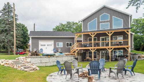 Lakeview Retreat, 6BR with Hot Tub Bliss - Photo 2