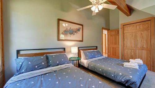 Berkshire Vacation Rentals: Great Barrington Cabin Sleeps 14 Walk To Town - Foto 5