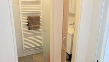 2 x Apartments bei Augsburger Platz 1x Nr 5 - Studio Apartment mit Balkon und Parkplatz und 1 x Nr5-B - 2 ZW ohne Balkon und Parkplatz - Foto 3