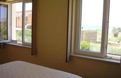 Water view brand new Apartment, short stroll to beach, peaceful! - Foto 15