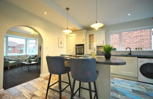 Luxury Bungalow, 3 bedrooms, 5 beds, sleeps 8, transport links, parking, Wi-Fi - Foto 14