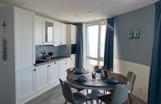 Modern Retreat With Private Sauna - Photo 8