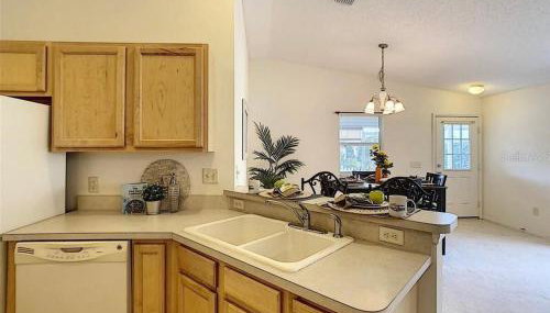 Cozy home, Right Next Door to Lake Sumter Square! - Foto 4