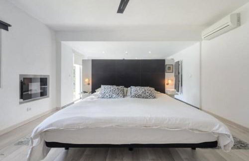 Stylish Ibiza Villa Near Beaches Private Pool & Lush Garden - Foto 18