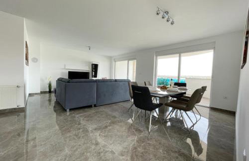 SeaScape Deluxe Residence - Photo 31