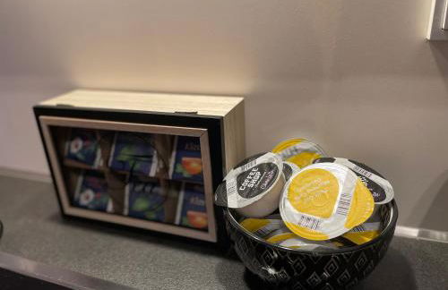 Studio Stevie Nicks I Workplace I 24in Screen I Kitchen I PS4 - Foto 21