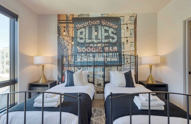 New Modern 2bdr in Walkable Midtown w/ Gym, Pool Honkey-tonk by Avantstay - Foto 24