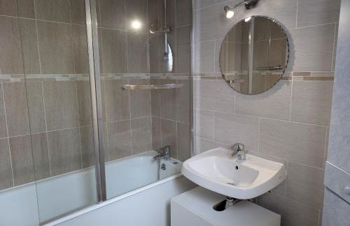 Maison cosy à Sully-sur-Loire, 5 chambres, terrasse, parking, draps et chauffage inclus - FR-1-590-220 - Photo 13