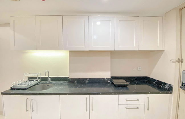 Compact and Nice Combined Unit 1BR Apartment at Warhol (W/R) Residence - Foto 4