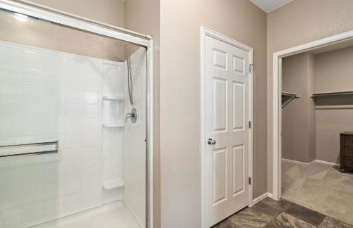 Windshire Retreat with Pool, Garage and Pet-Friendly - Foto 13