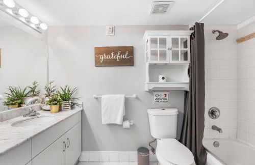 Luxurious 3BR Condo with Pool in Brickell - Foto 96