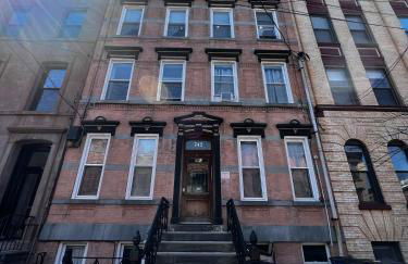 Large Home - Great Location - 15 Minutes to NYC - Foto 63