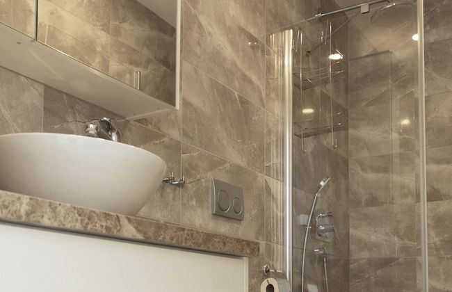 Elegant Two-bedroom Apartment in Upscale Surroundings - Foto 13