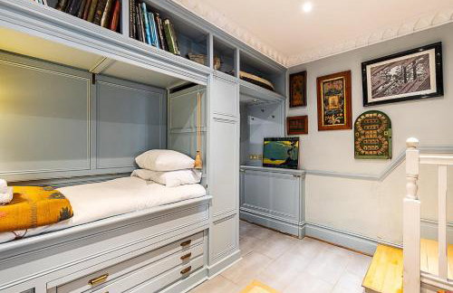 Elegant Highgate Garden Retreat - Photo 28