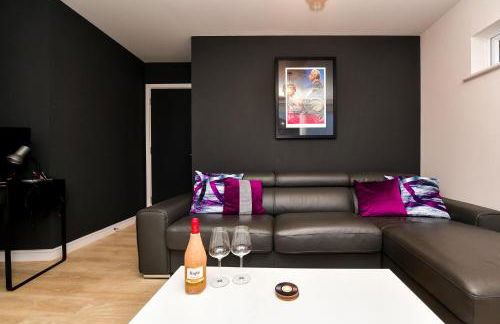 Cardiff Bay Retreat Sleeps 4 Parking - Pass the Keys - Foto 13